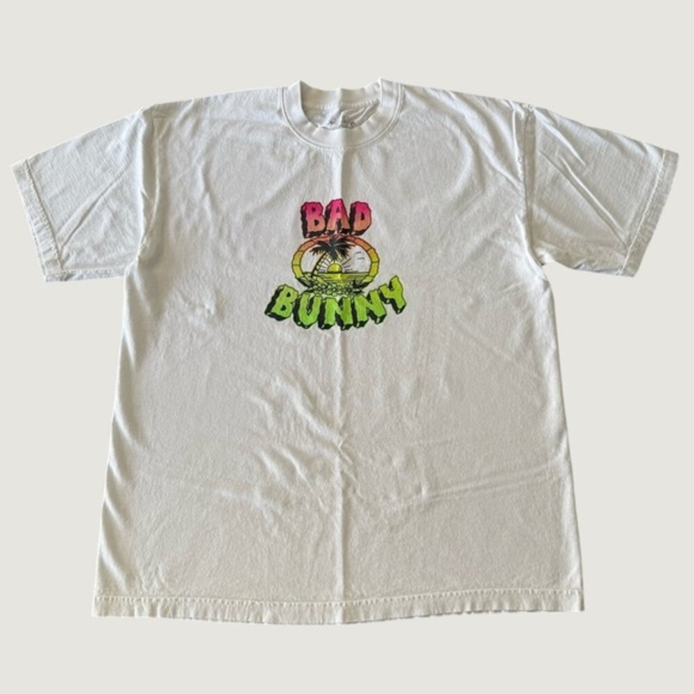Bad Bunny‎ World's Hottest Tour 2022 Merch T-Shirt Large Un Verano Sin Ti